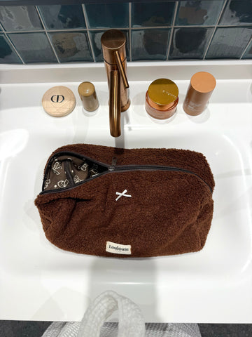 Beauty case Louloute Homewear marron espresso, doublure à petits nœuds blancs