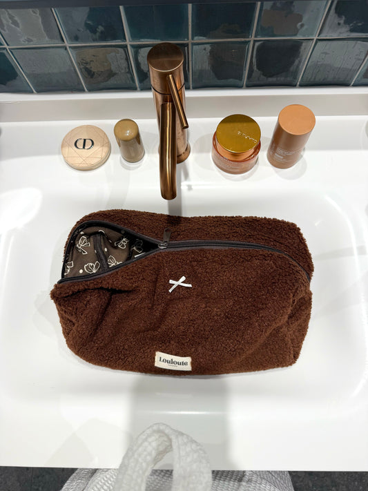 Beauty case Louloute Homewear marron espresso, doublure à petits nœuds blancs